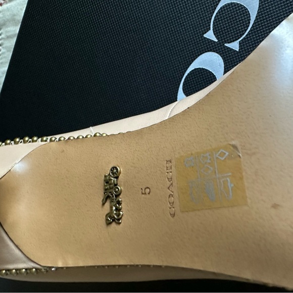 Coach Pump new in box size 5 - Picture 3 of 5